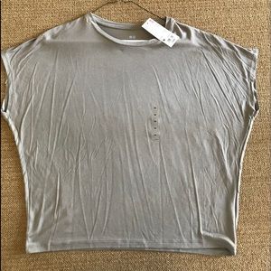 Uniqlo Basic Tee
